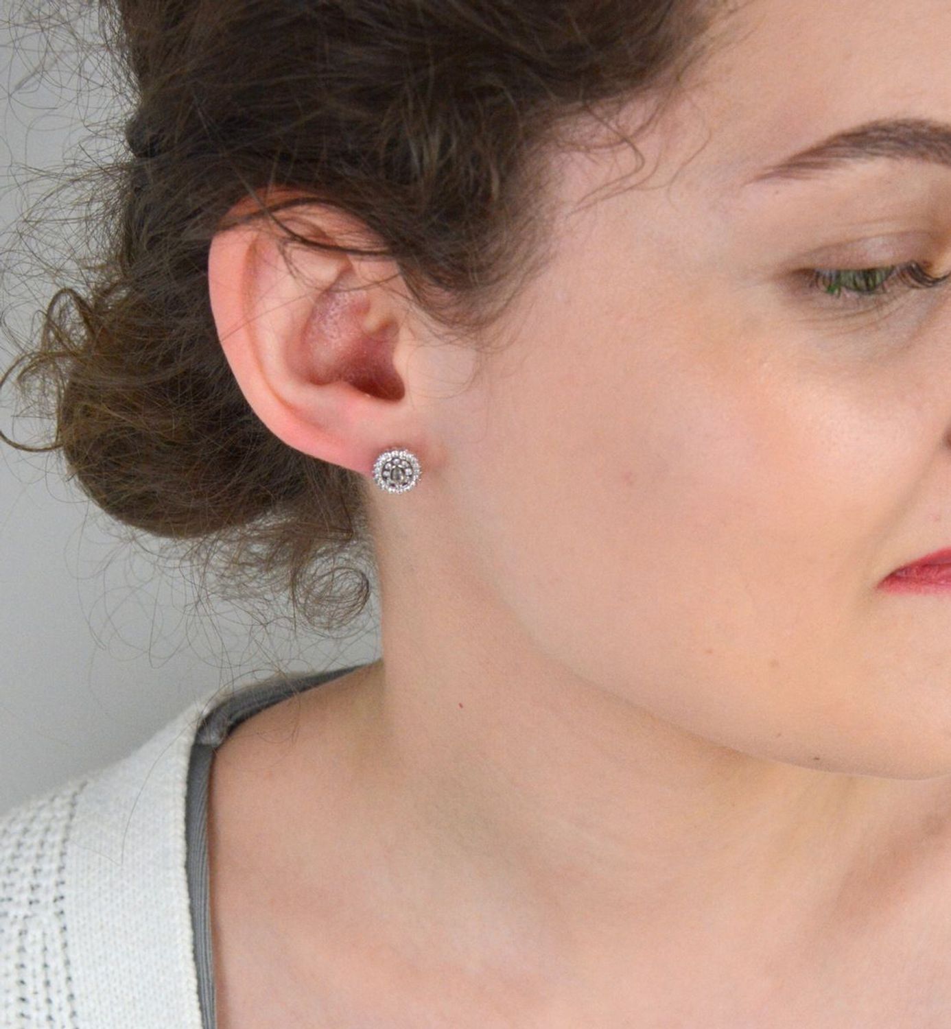 Kolczyki srebrne owalne w cyrkonie próba 925, K 2671 Eleganckie kolczyki srebrne o owalnym kształcie, wykonane z srebra próby 925, ozdobione subtelnymi cyrkoniami. 1.jpg